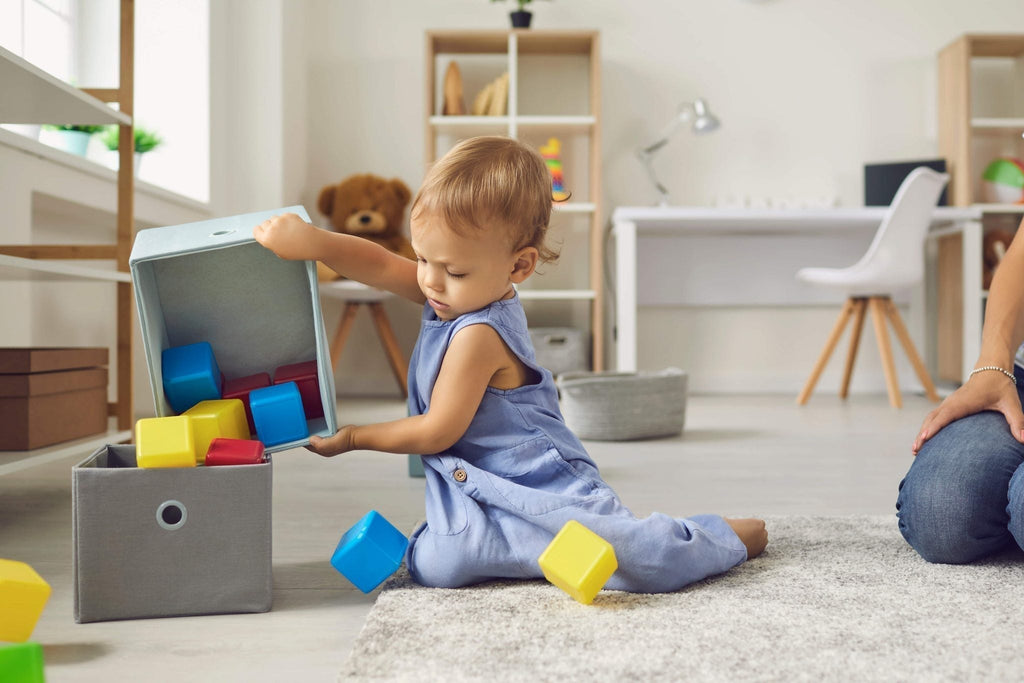 Ranger les jouets : astuces ludiques pour initier bébé au rangement