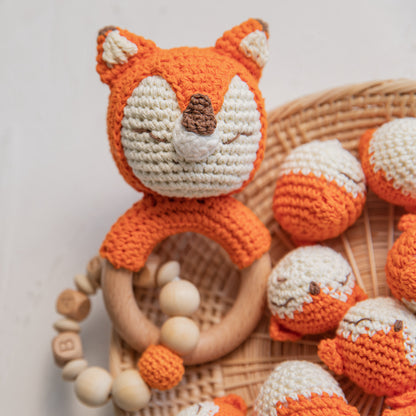 Renard - Hochet en tricot avec anneau en bois